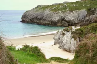 Una playa de Llanes elegida como la mejor del país por consulta popular