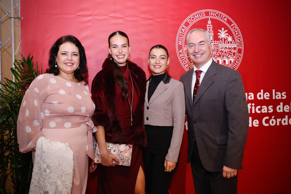 El Ayuntamiento entrega sus Medallas de la Ciudad