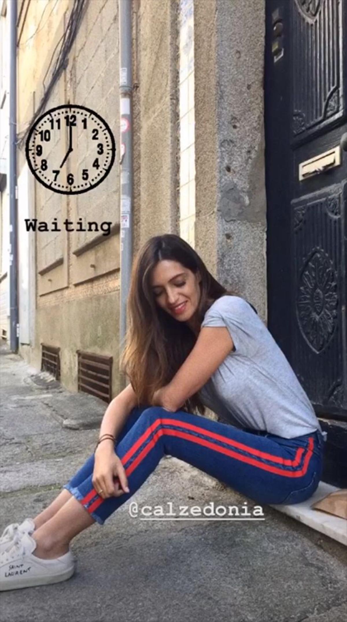 Sara Carbonero posando en una imagen de su Instagram con look casual
