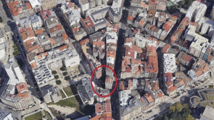 Solar que el Ayuntamiento cederá a la Xunta en la Plaza Porticada. | LOC