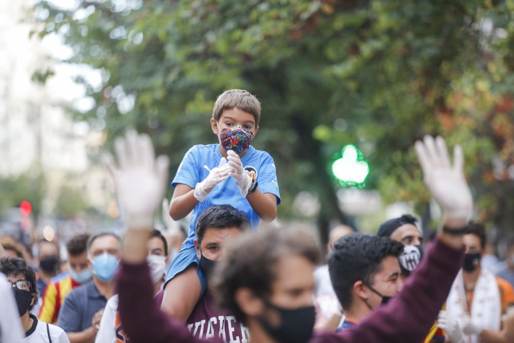 Así fue la manifestación contra Peter Lim en València