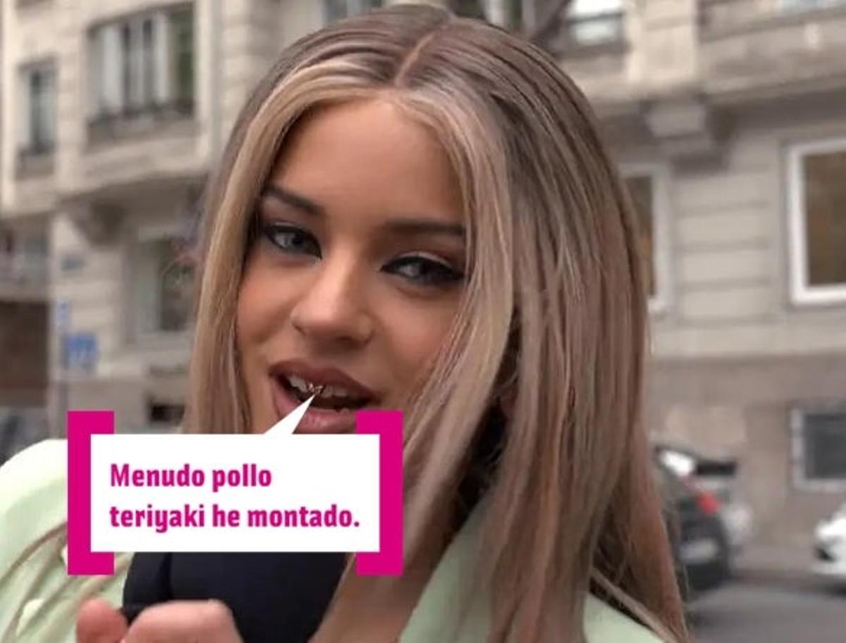 Rosalía disfrazada de reportera