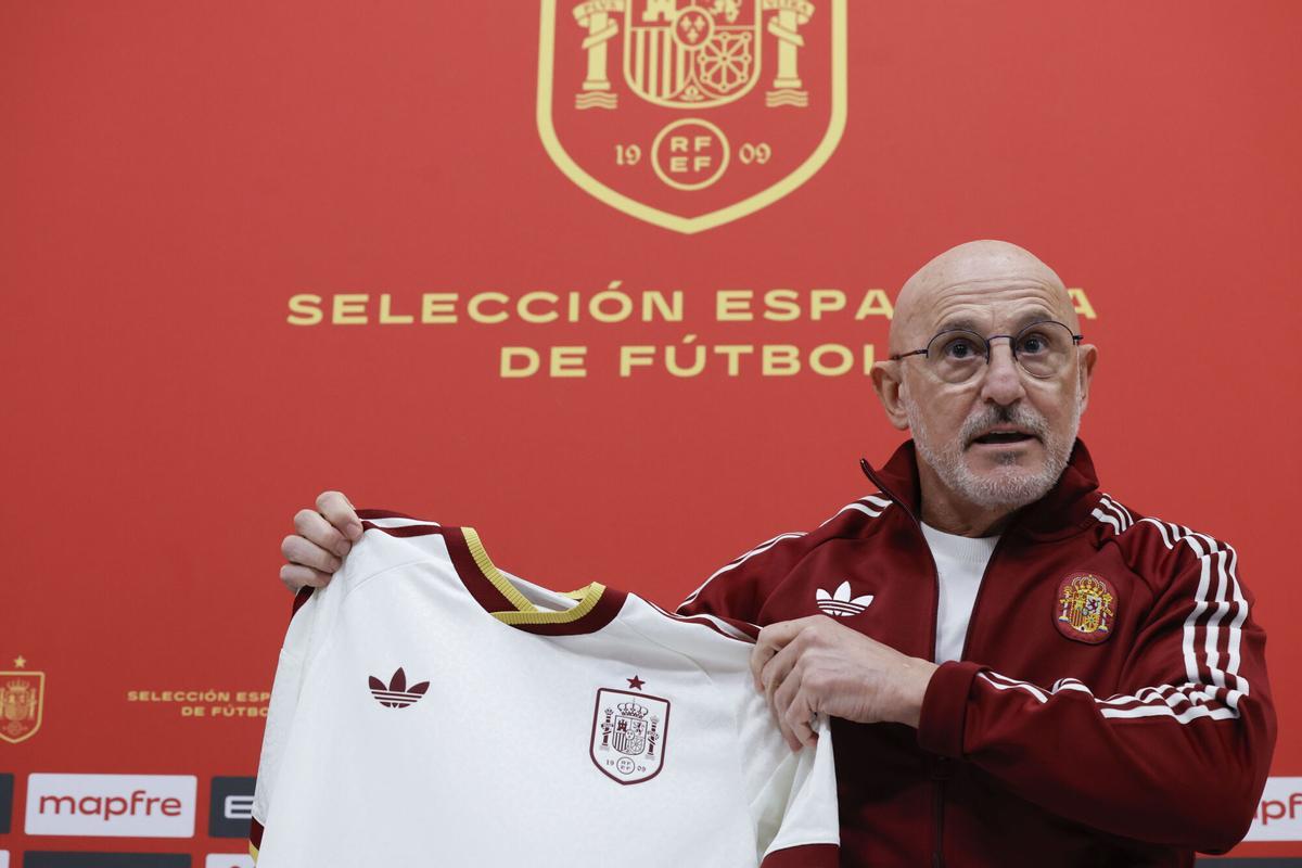 Luis de la Fuente, seleccionador español, durante la rueda de prensa en la que ha dado a conocer la lista de convocados para los amistosos de marzo ante Serbia y Egipto.