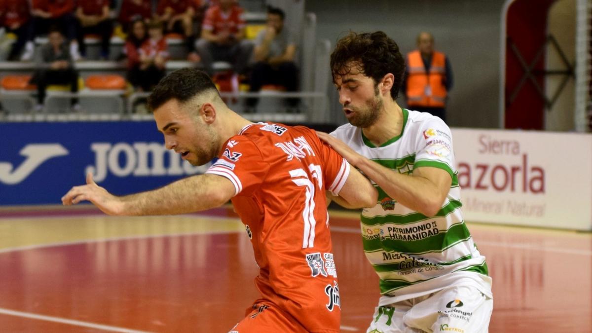 Futsal Pablo del Morals presiona a Juanpi.