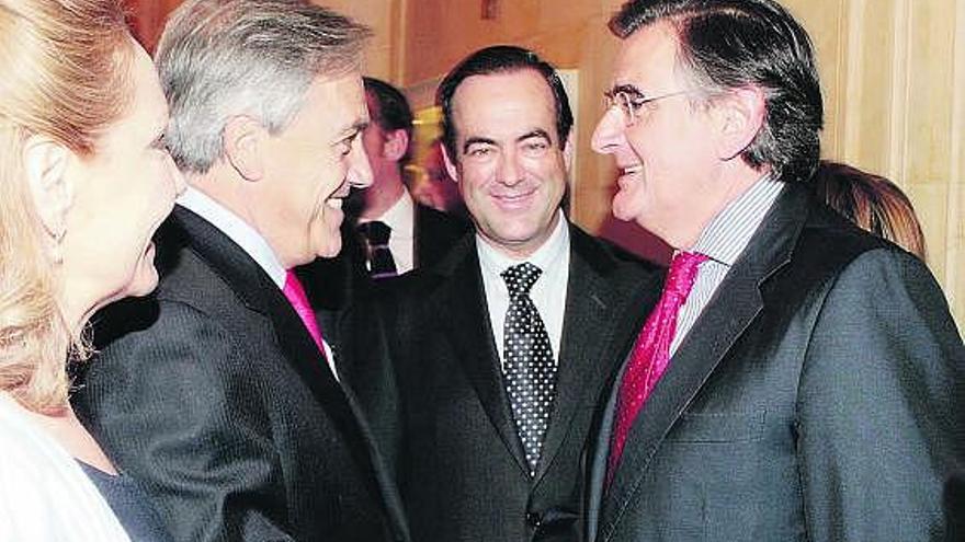 Cecilia Moral, esposa del presidente chileno, Sebastián Piñera, José Bono y Ovidio Sánchez.