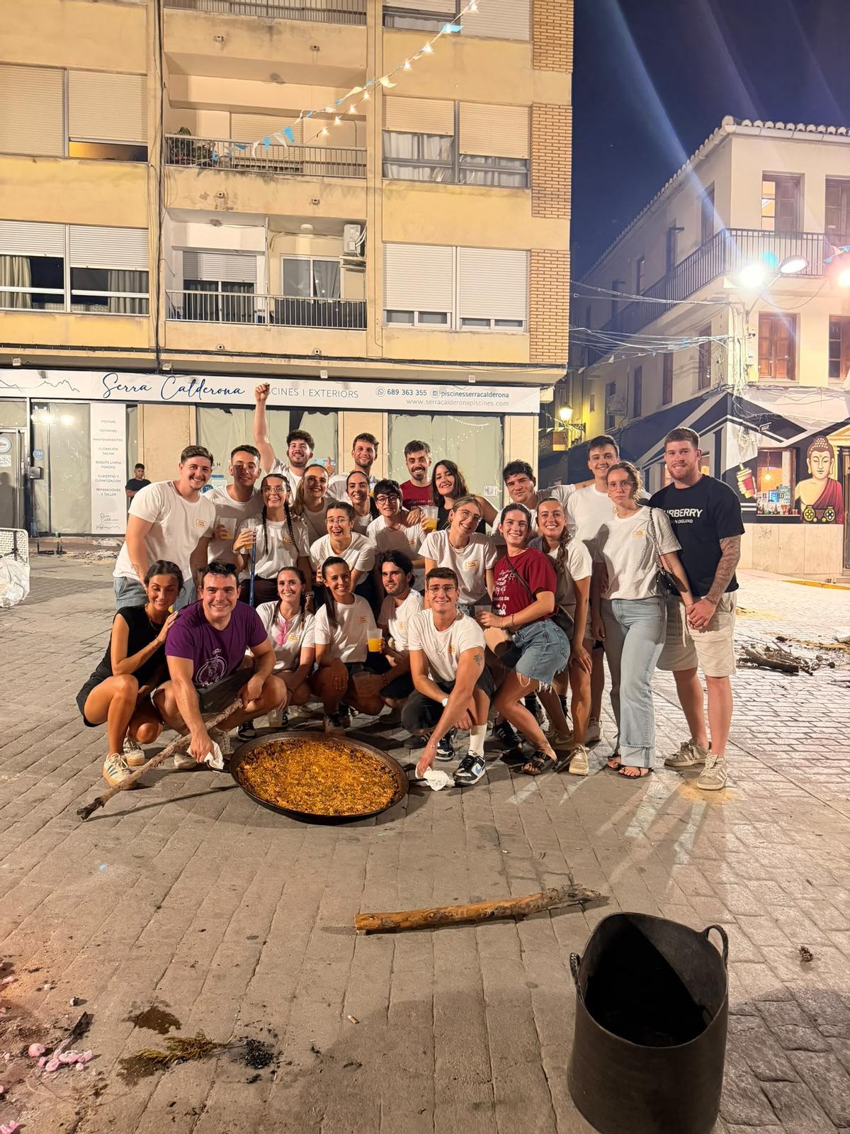Una colla con su paella