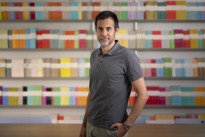 El editor Luis Solano, en el vídeopodcast del suplemento ABRIL: En la librería muchas veces levantas el libro por la cubierta