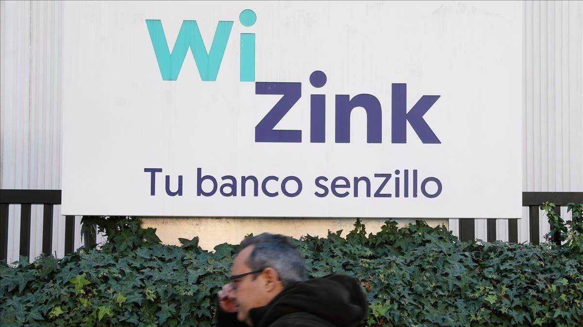 zentauroepp52628820 file photo  a man walks past the headquarters of spanish onl200304204654