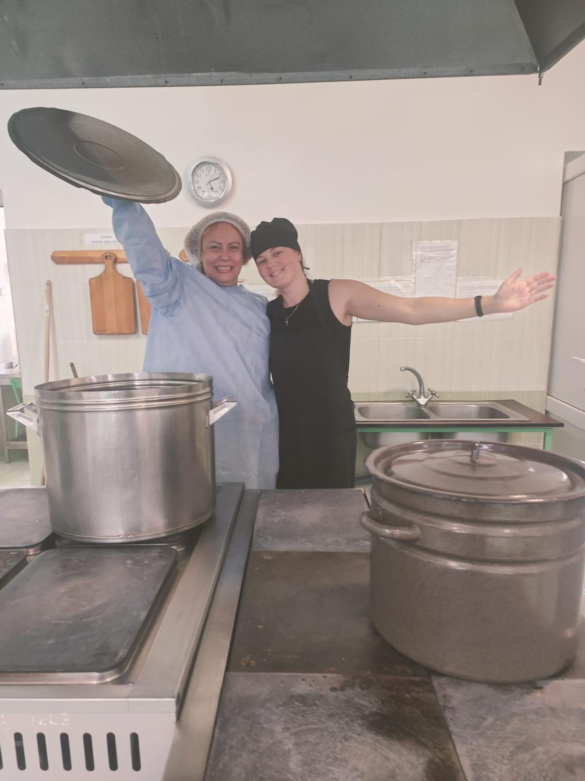 Peña ejercía distintas labores ayudando a cocinar en el centro.