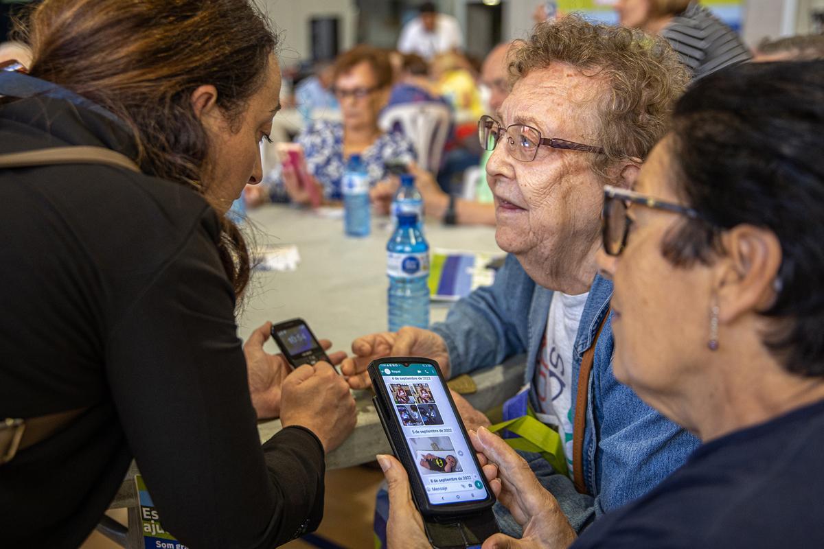 ‘Hackatón sénior’ en L’Hospitalet. Talleres digitales para la gente mayor.