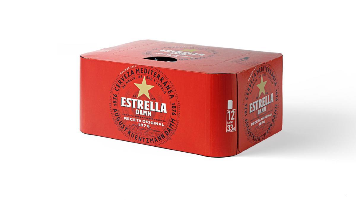 Estrella Damm ya produce todos los packs de latas sin los plásticos decorados que las envolvían.