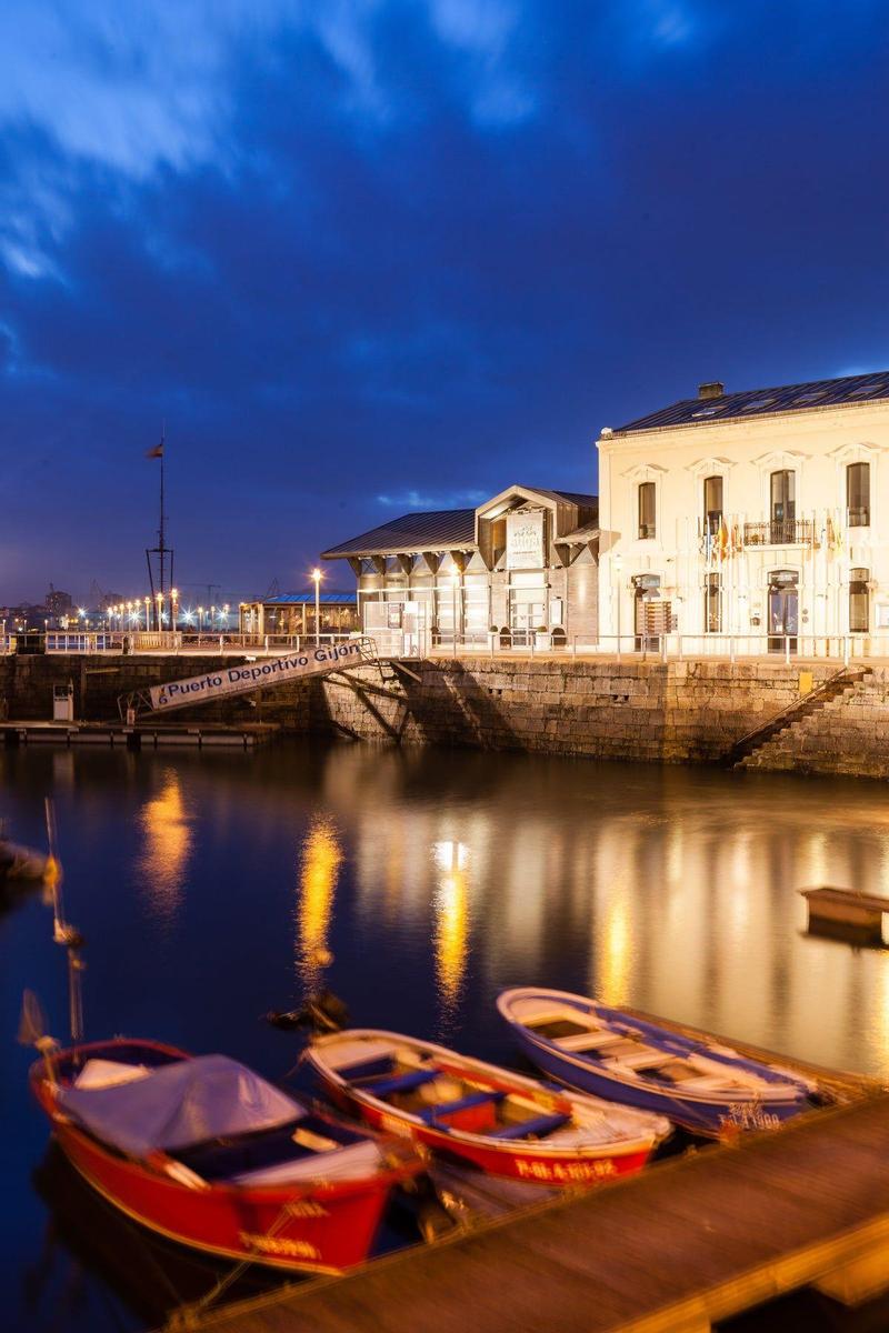 Puerto deportivo de Gijón