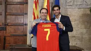Ferran Torres desata la locura en València: homenaje oficial de la Generalitat al campeón del mundo