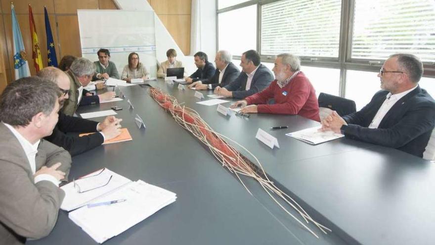 Reunión de la conselleira con los alcaldes de A Coruña y el área metropolitana, en pasado mes de mayo.