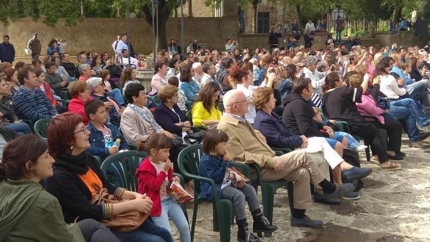 Corales de Llucmajor, Algaida, Inca y Palma estrenan la cantata &#039;La Fàbrica de Colors&#039;