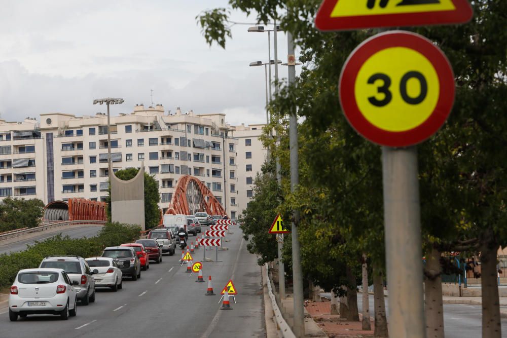 Atasco en el Puente Rojo de Alicante