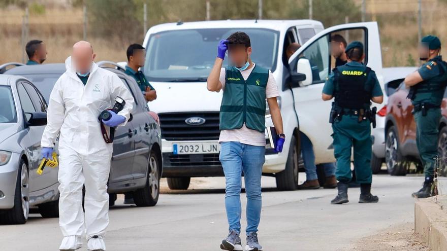 Un hombre se suicida tras matar a tiros a su mujer y a su hijastro en ...