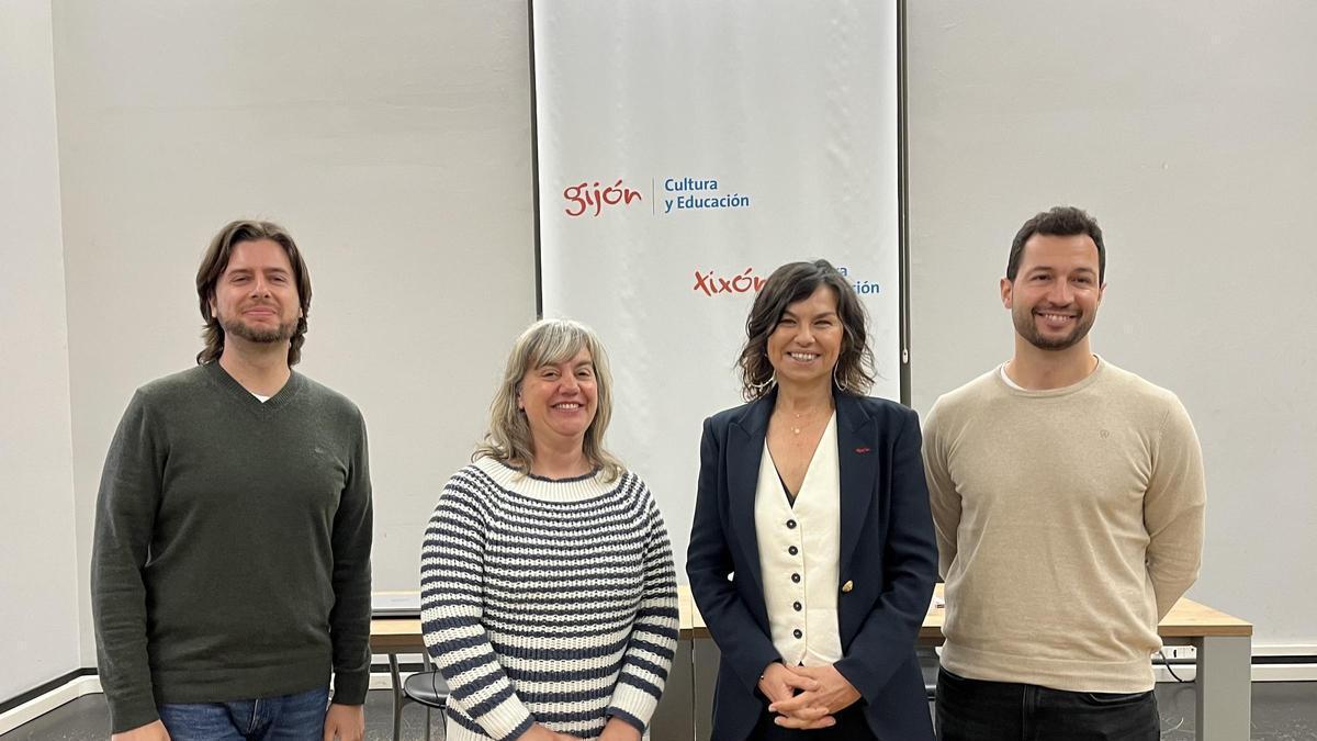 Por la izquierda, Eduardo García, Verónica Rodríguez, Montserrat López y Aitor Martínez, esta mañana, en la presentación de la programación de "Jazz en el Centro" en primavera.