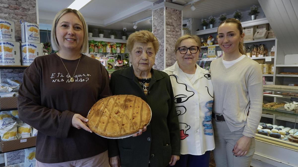 La panadería con una de las empanadas más famosas de A Coruña cumple 70 años: "Mi padre llevaba el pan con un carro y una burra"