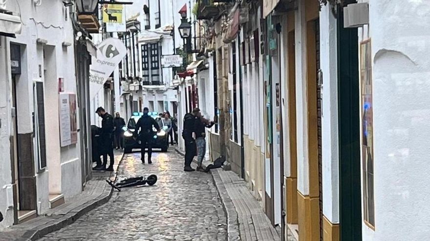 Una pelea entre dos jóvenes en el casco histórico de Córdoba obliga a intervenir a la Policía