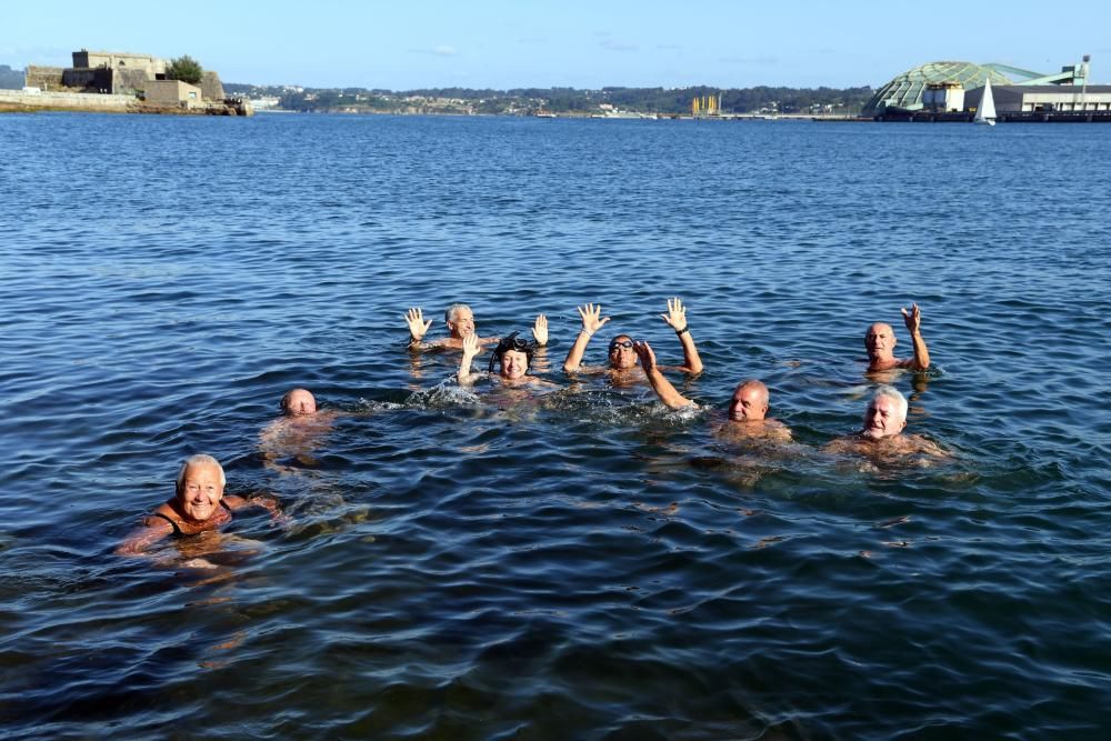 Concello y Puerto prohíben nadar en la zona, que habilitarán solo si la calidad del agua es buena y si hay puesto de socorrismo.