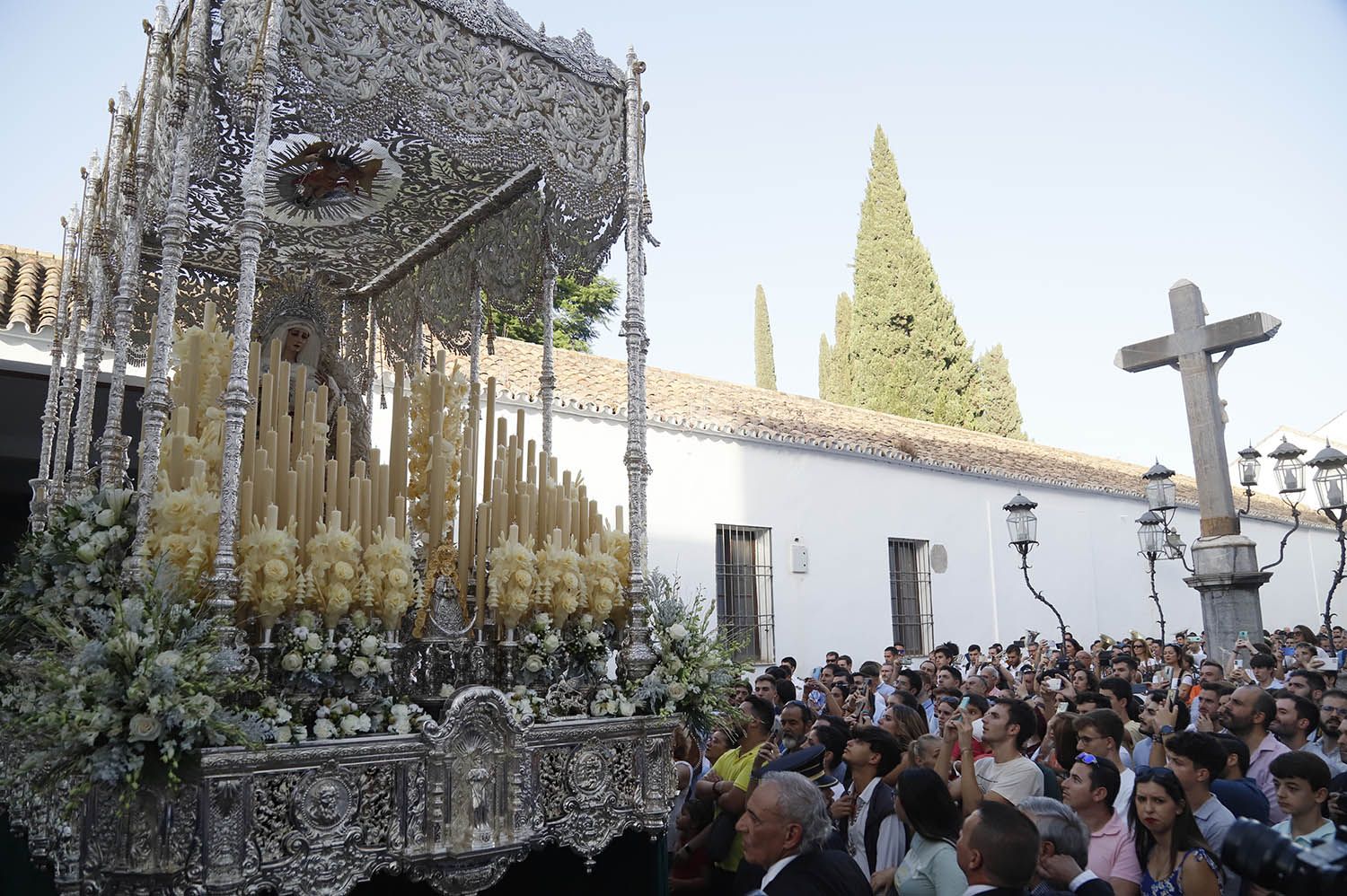 Traslado de la Virgen de La Paz hacia la Catedral antes de su coronación