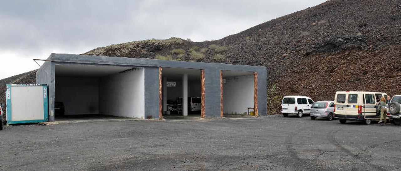 Antigua cochera de las Montañas del Fuego en la zona del Chinero.