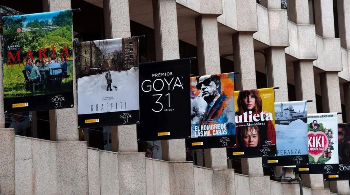 Fachada del Ministerio de Cultura con los carteles de las peliculas nominadas en los Premios Goya. 