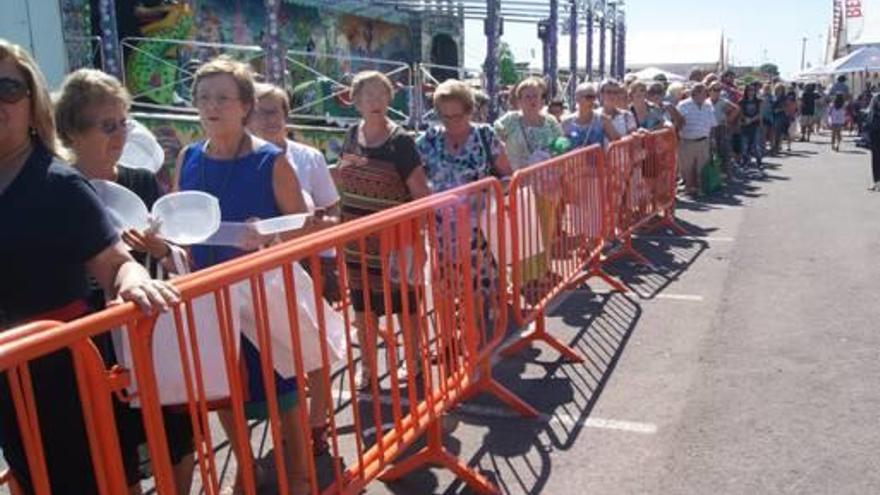 Benicàssim  abre la semana festiva a base de «tombet de bou»