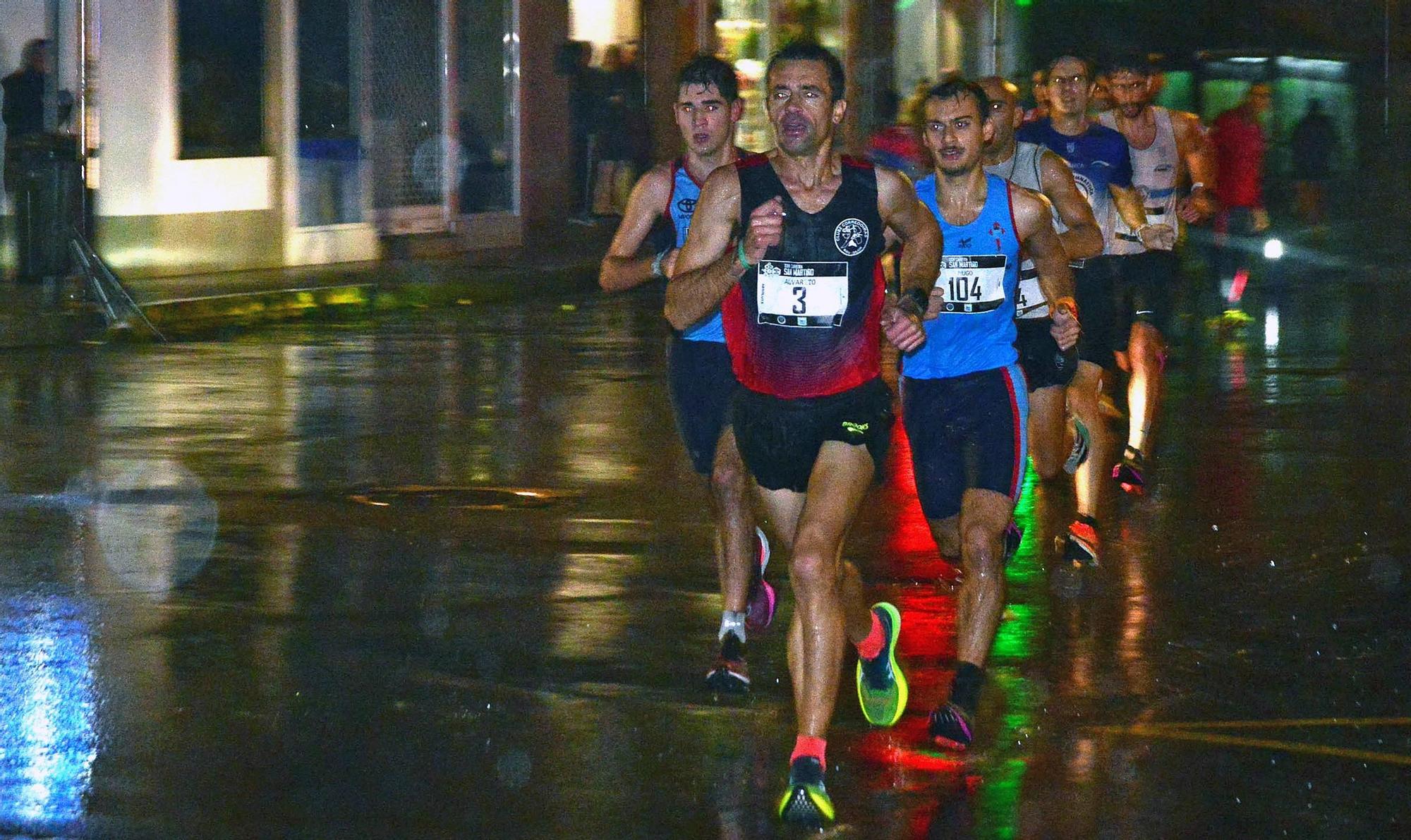 La XXVI Carreira San Martiño de Bueu, contra la lluvia y el viento