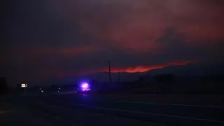 Directo | Los Bombers no esperan estabilizar el incendio de Paüls ni levantar el confinamiento al menos hasta la noche