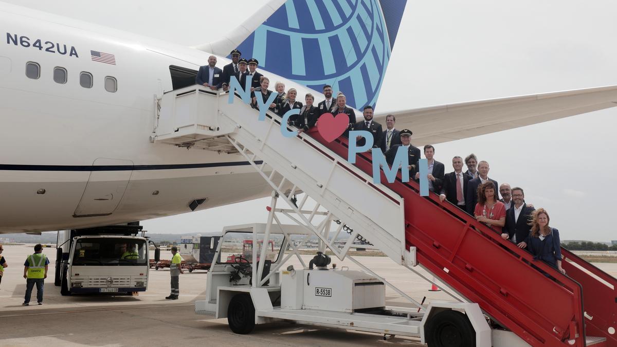 Feierlicher Moment: Der Ankunft des ersten Fliegers von United Airlines auf Mallorca.