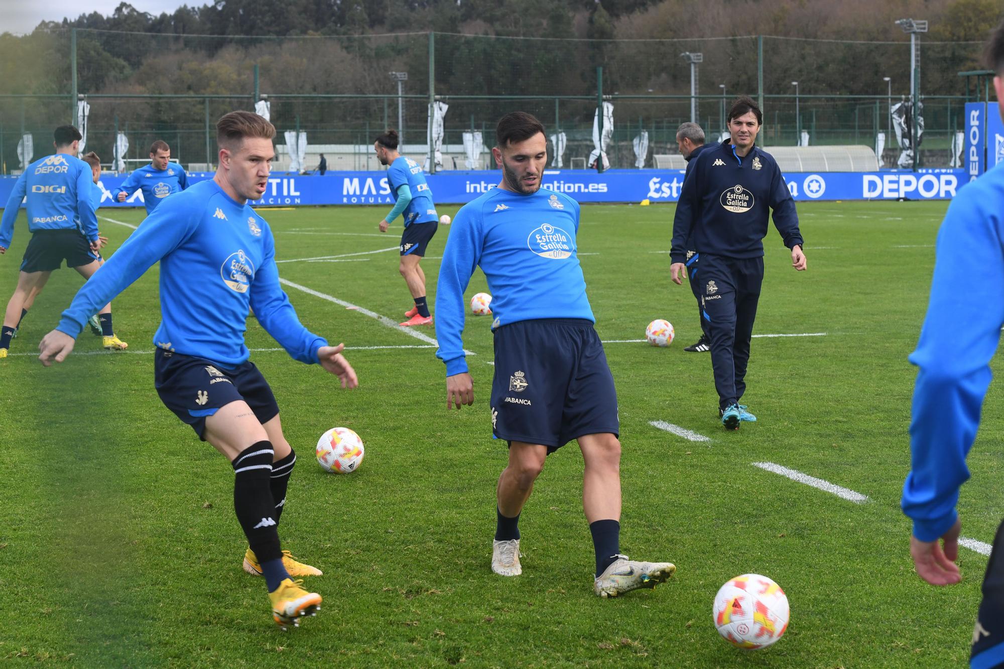 Lucas Pérez, nada menos que uno más en el entrenamiento del Dépor en Abegondo