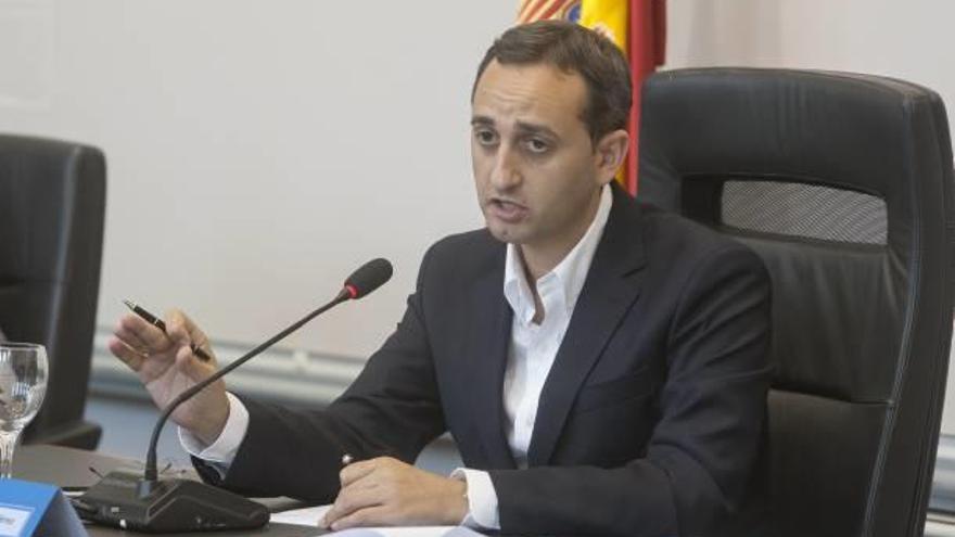 El presidente de la Diputación, César Sánchez, en su primer pleno como máximo dirigente.