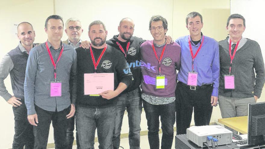 Els promotors de Pons Guitars, amb els membres del jurat avaluador de l&#039;Startupday