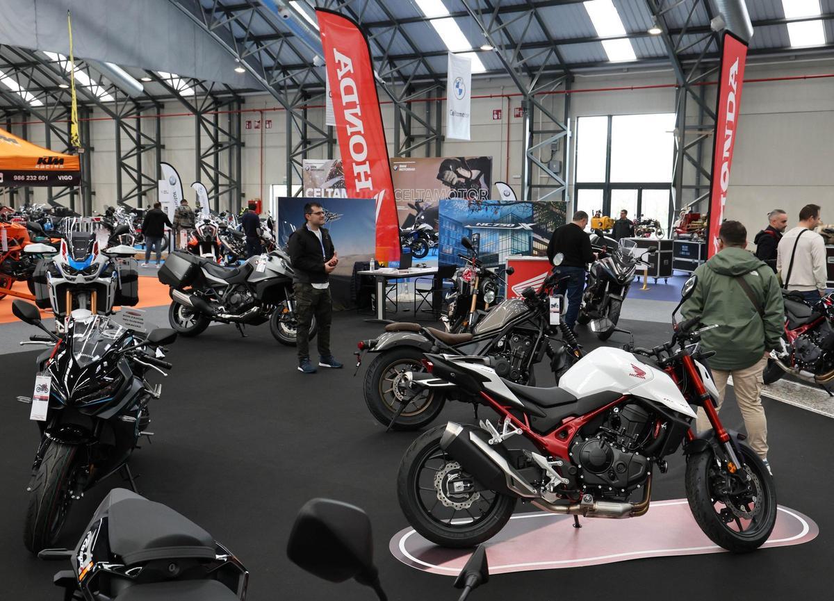 Un paseo entre coches y motos en Vigo Un paseo entre coches y motos en Vigo
