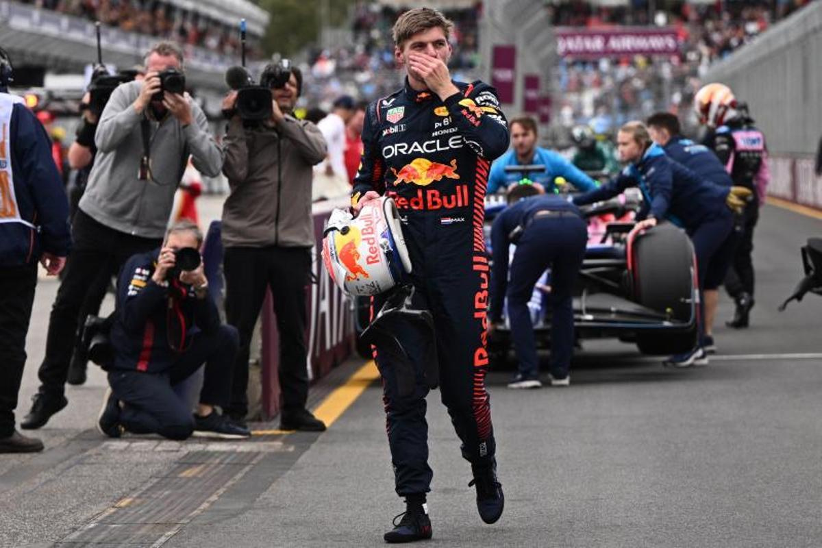 Verstappen, en el pit lane