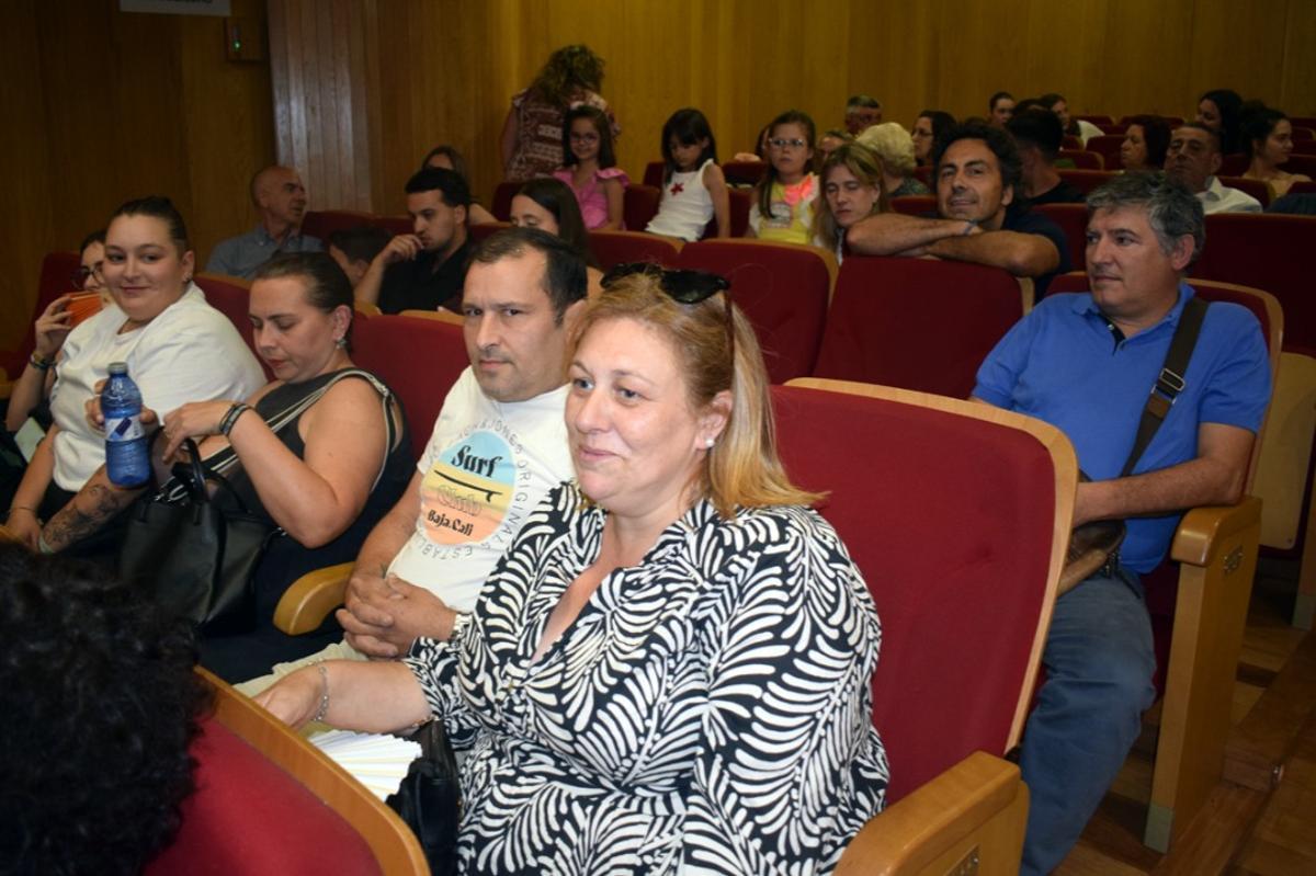 El acto de entrega de diplomas en el Auditorio Municipal de Valga.
