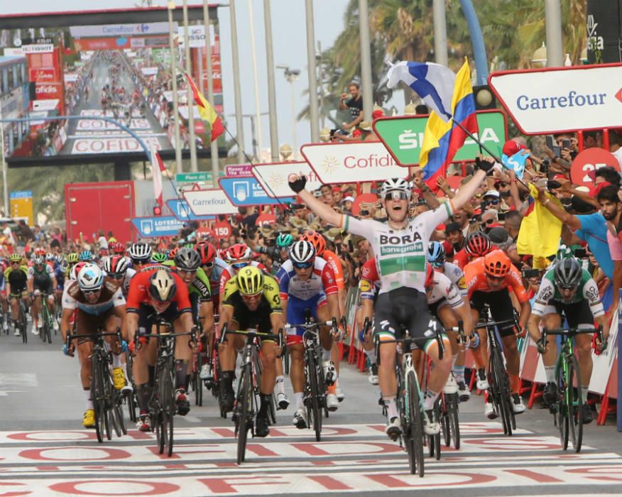 Llegada a Alicante de la tercera etapa de la Vuelta