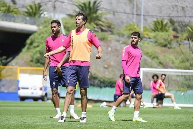 Entrenamiento de la UD Las Palmas en Barranco ...