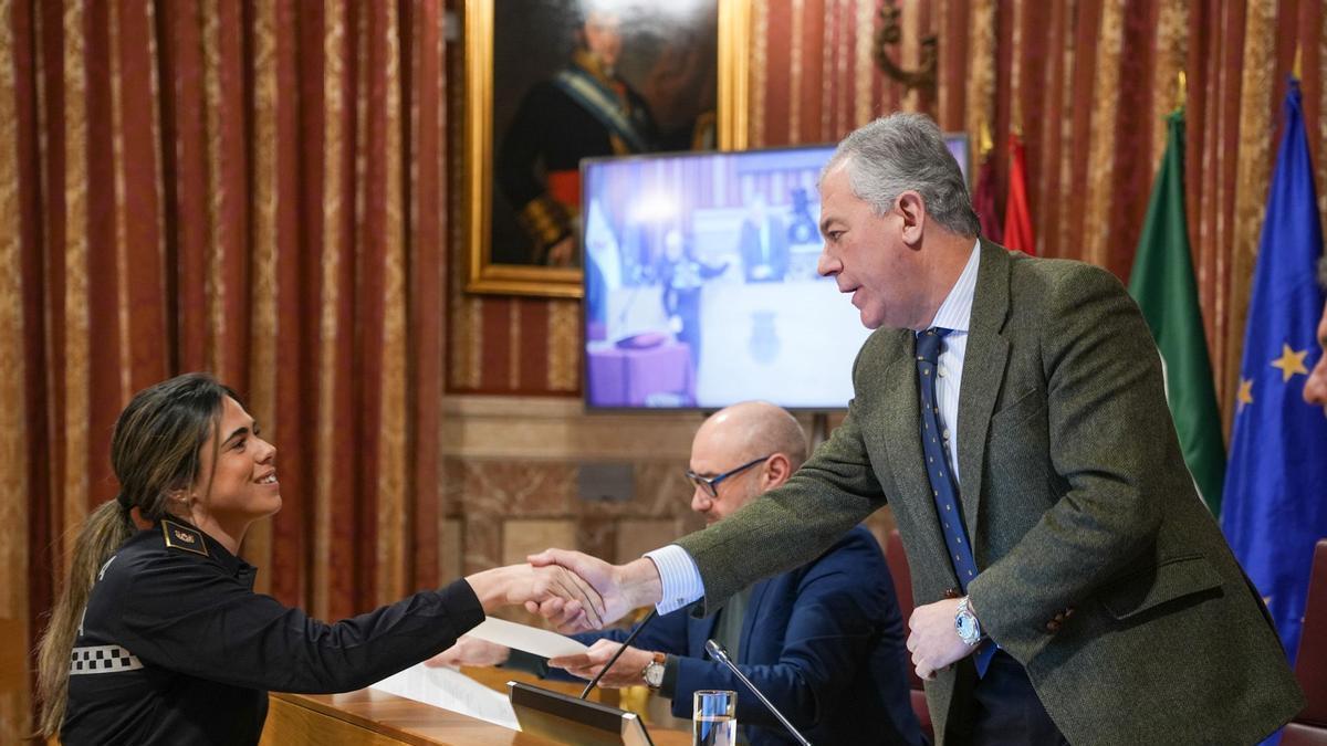 El Gobierno de Sanz hace un refuerzo masivo de la plantilla de la Policía Local de Sevilla con una macro-convocatoria de 150 plazas