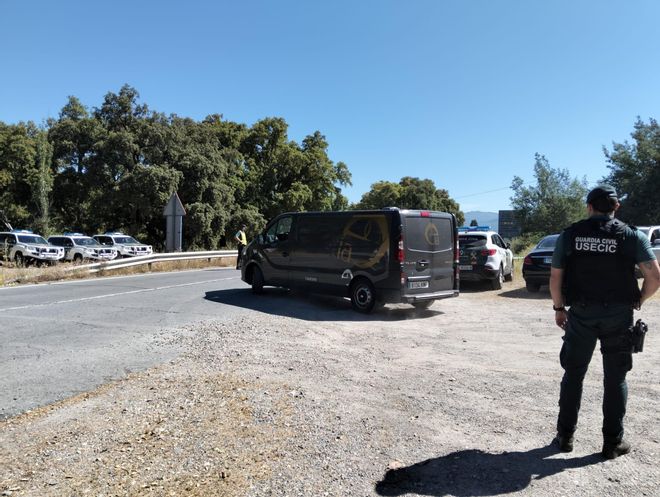 Fotogalería | Así es el dispositivo de la Guardia Civil en Aldeanueva del Camino