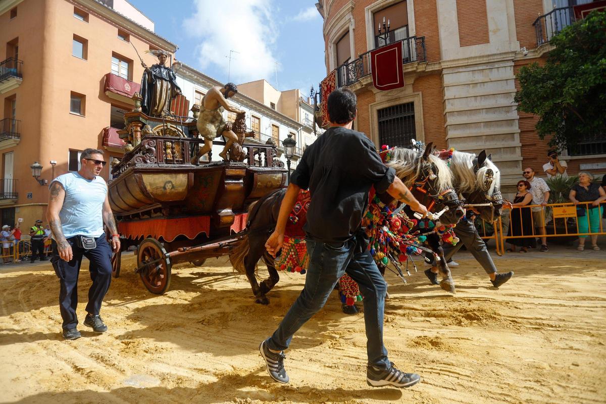 Traslado de las Rocas en València con motivo del Corpus.