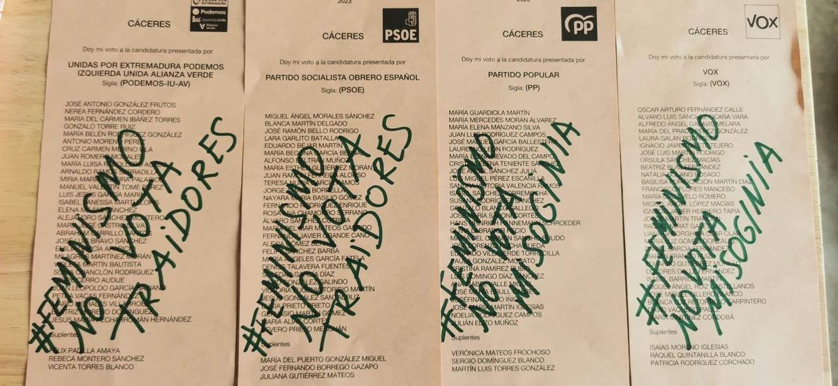 Papeletas preparadas de una votante en Cáceres