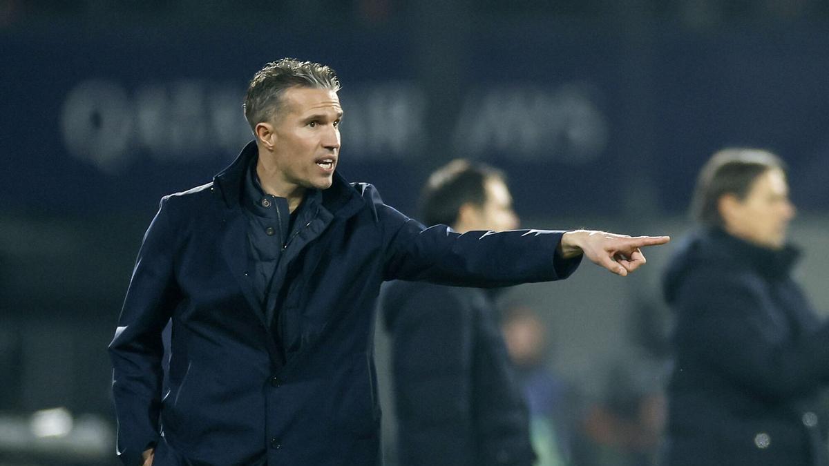 Van Persie (43 años) y su día a día fuera del fútbol: 'Disfruto de las cosas simples como pasar tiempo con mi familia, estar al aire libre, viajar, tener una buena conversación o montar en bici. No siempre necesitas algo grande o emocionante. A medida que te haces mayor, aprendes a valorar mucho más esos pequeños momentos'