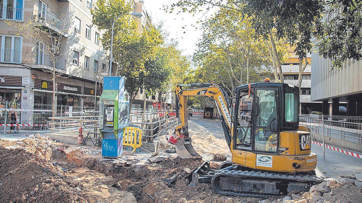 Tras cerrar la salida del túnel, han comenzado las obras en este punto de la calle.