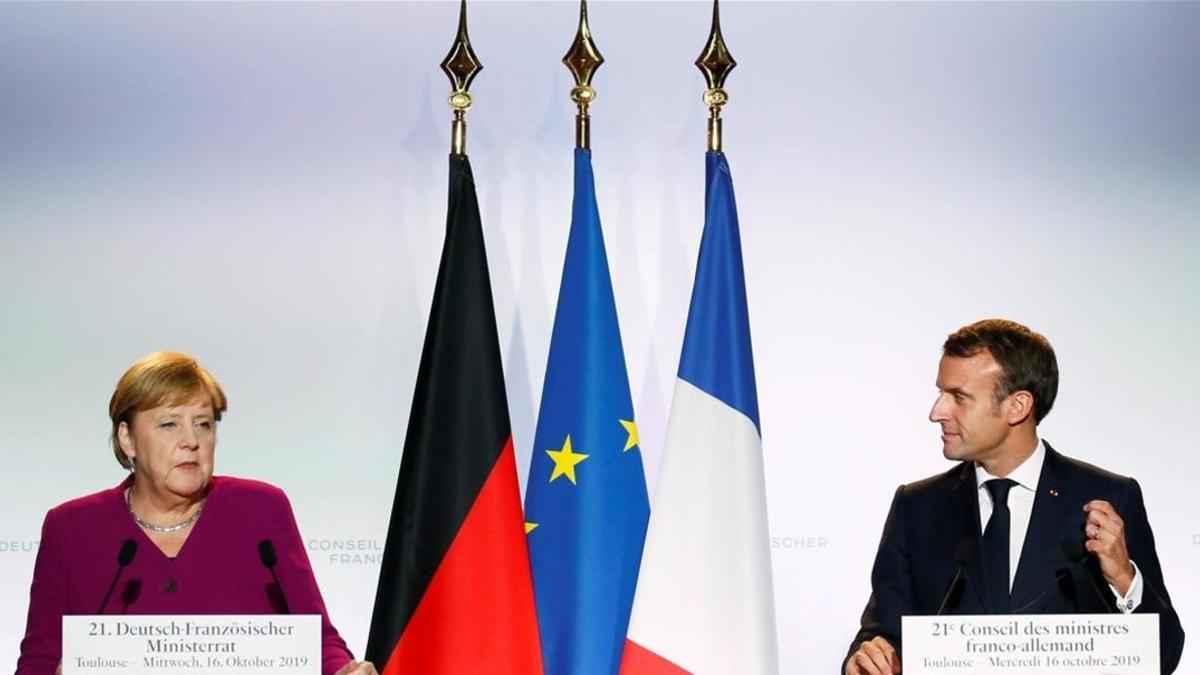 Merkel y Macron, en la rueda de prensa posterior a la cumbre francoalemana, el pasado 16 de octubre, en Toulouse.