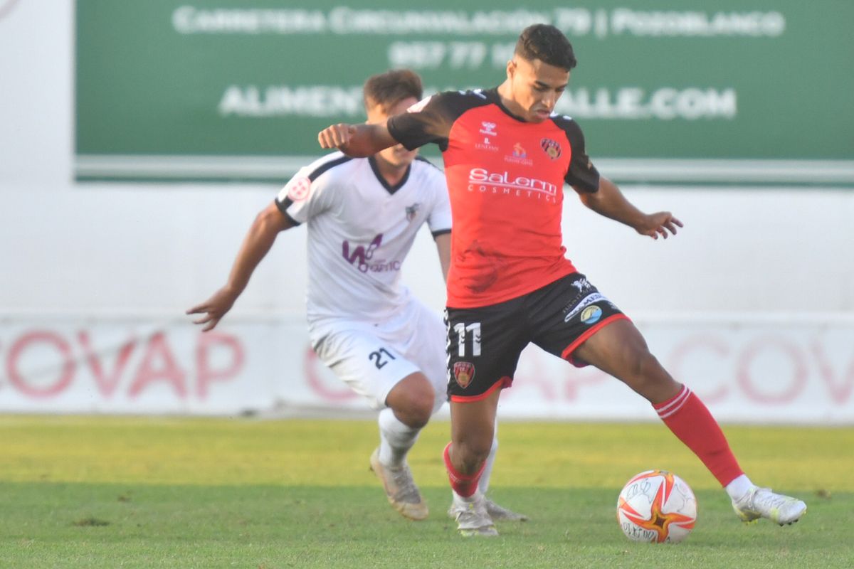 El Pozoblanco logra su primera victoria de la liga en el derbi ante el Salerm Puente Genil