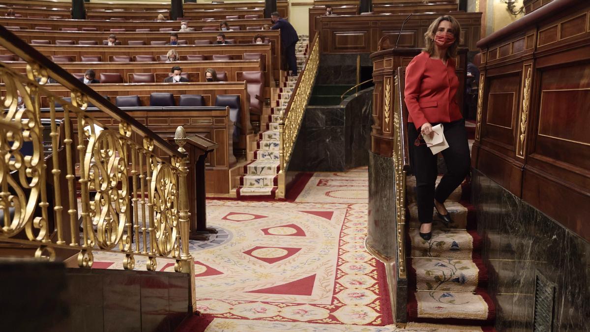 La ministra para la Transición Ecológica y el Reto Demográfico, Teresa Ribera, en una sesión plenaria en el Congreso.