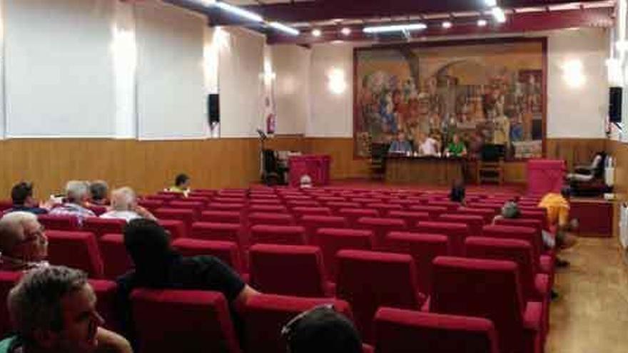 Aspecto de la sala durante la asamblea del Benavente.